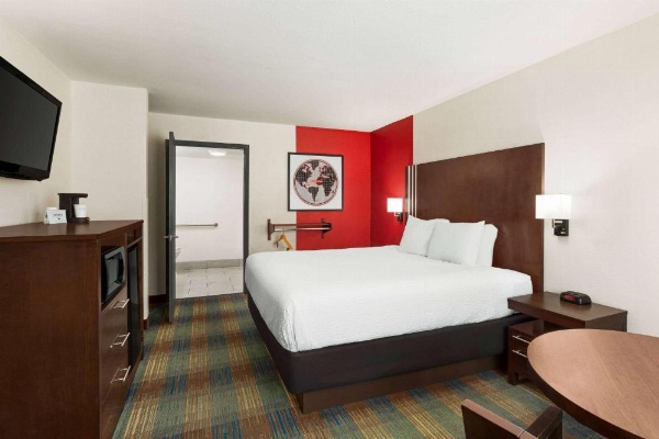 Ramada by Wyndham San Antonio Near SeaWorld/Lackland AFB image 12